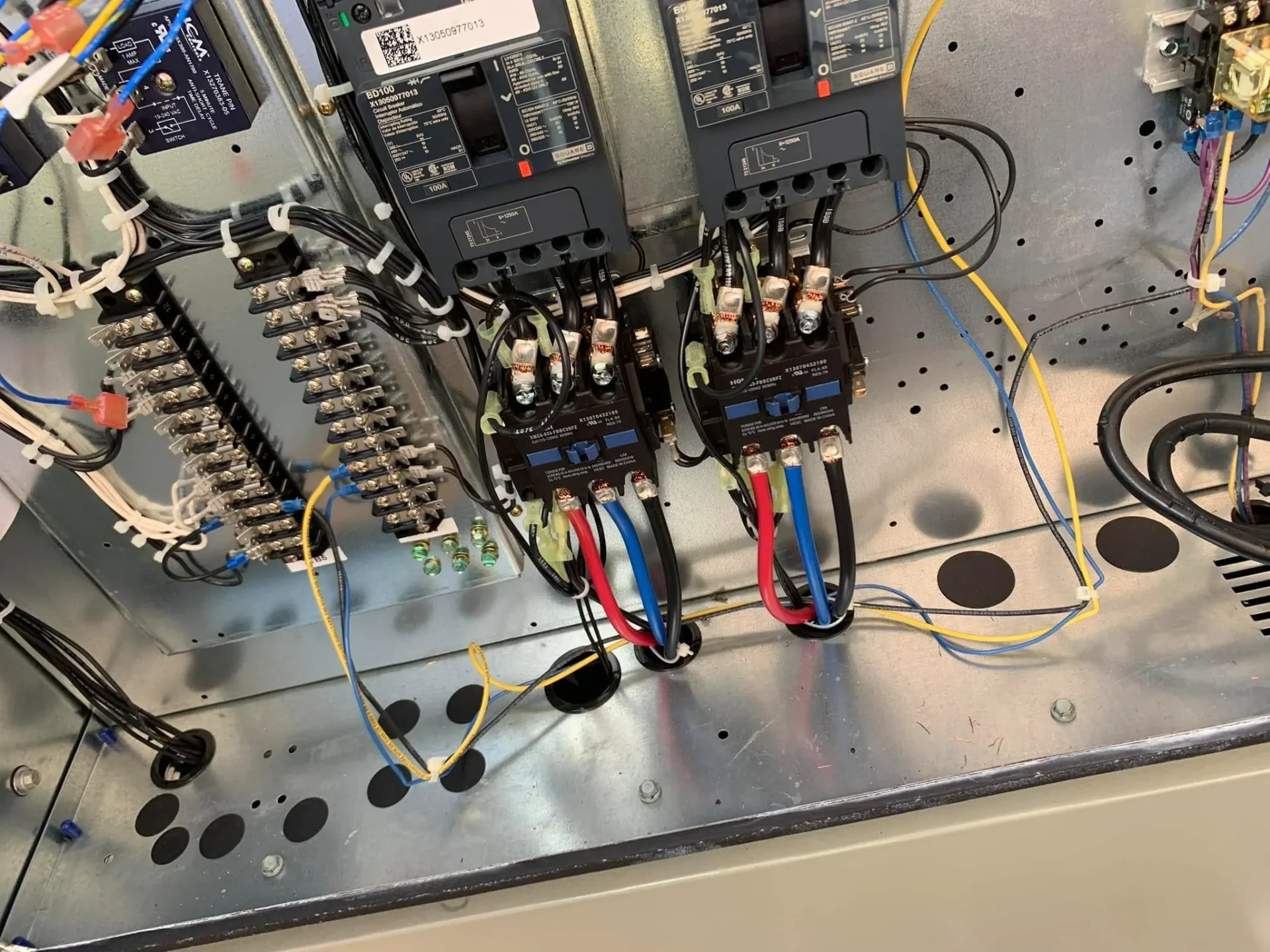 Electrical wiring and contactors for HVAC thermostat installation