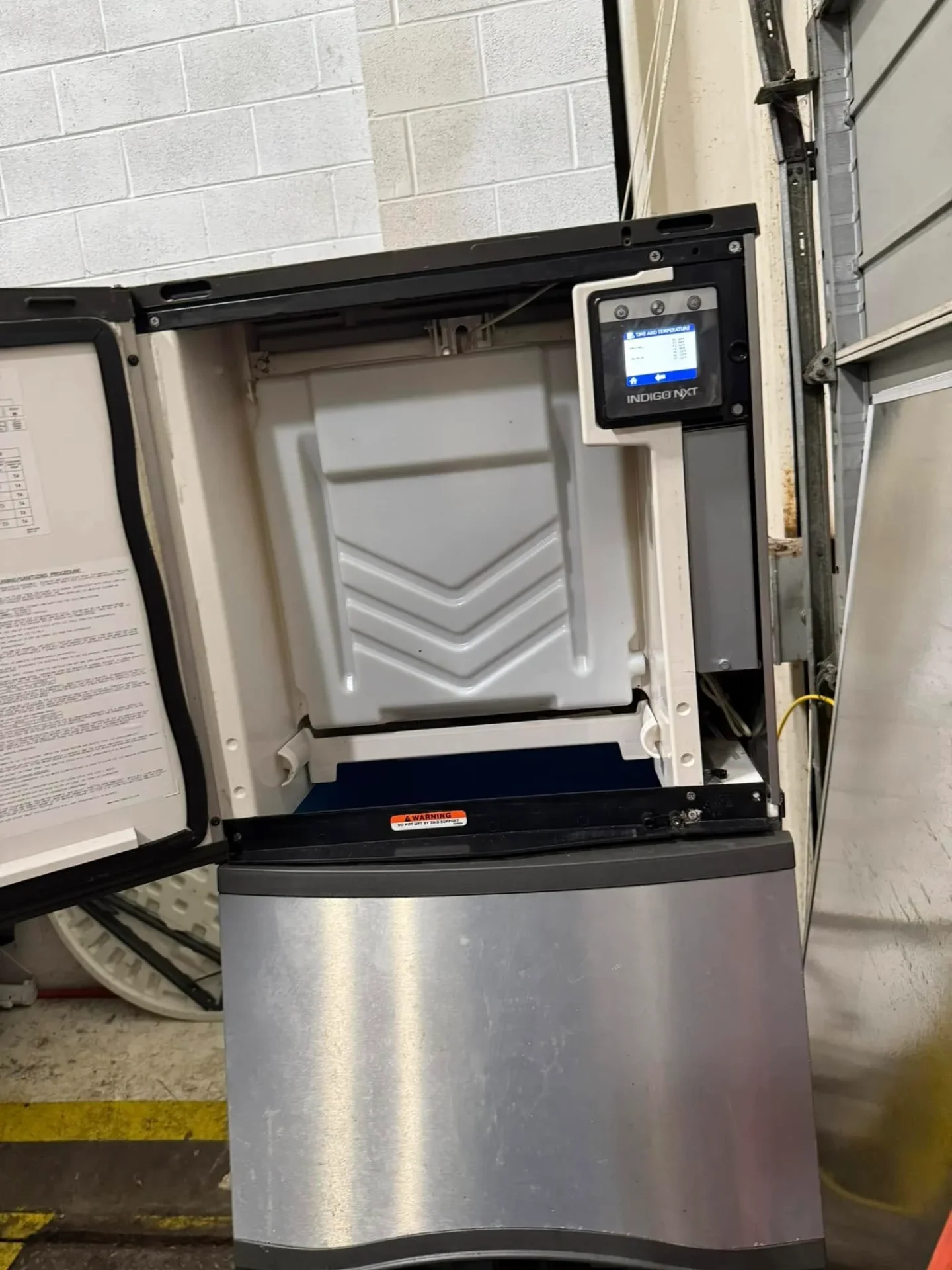 Manitowoc commercial ice machine internal components